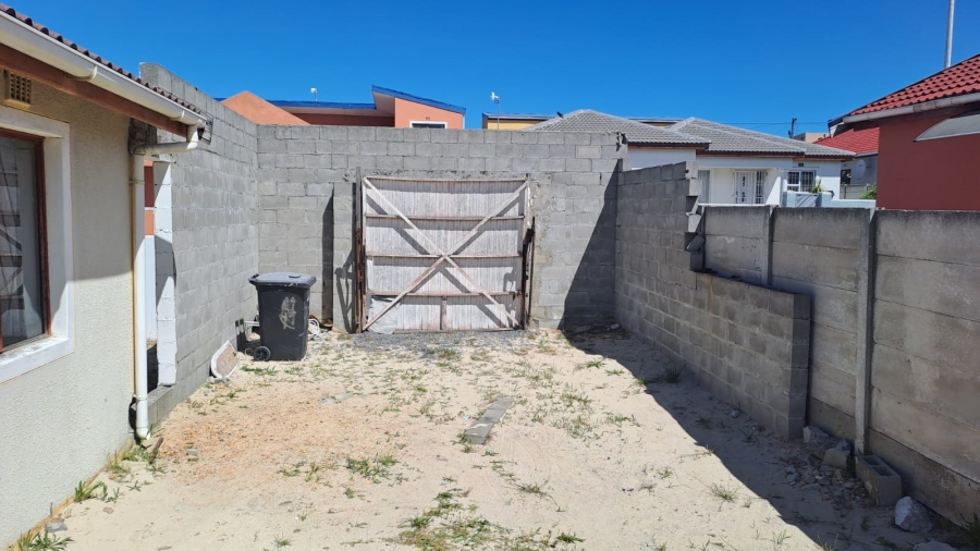 2 Bedroom Property for Sale in Llitha Park Western Cape